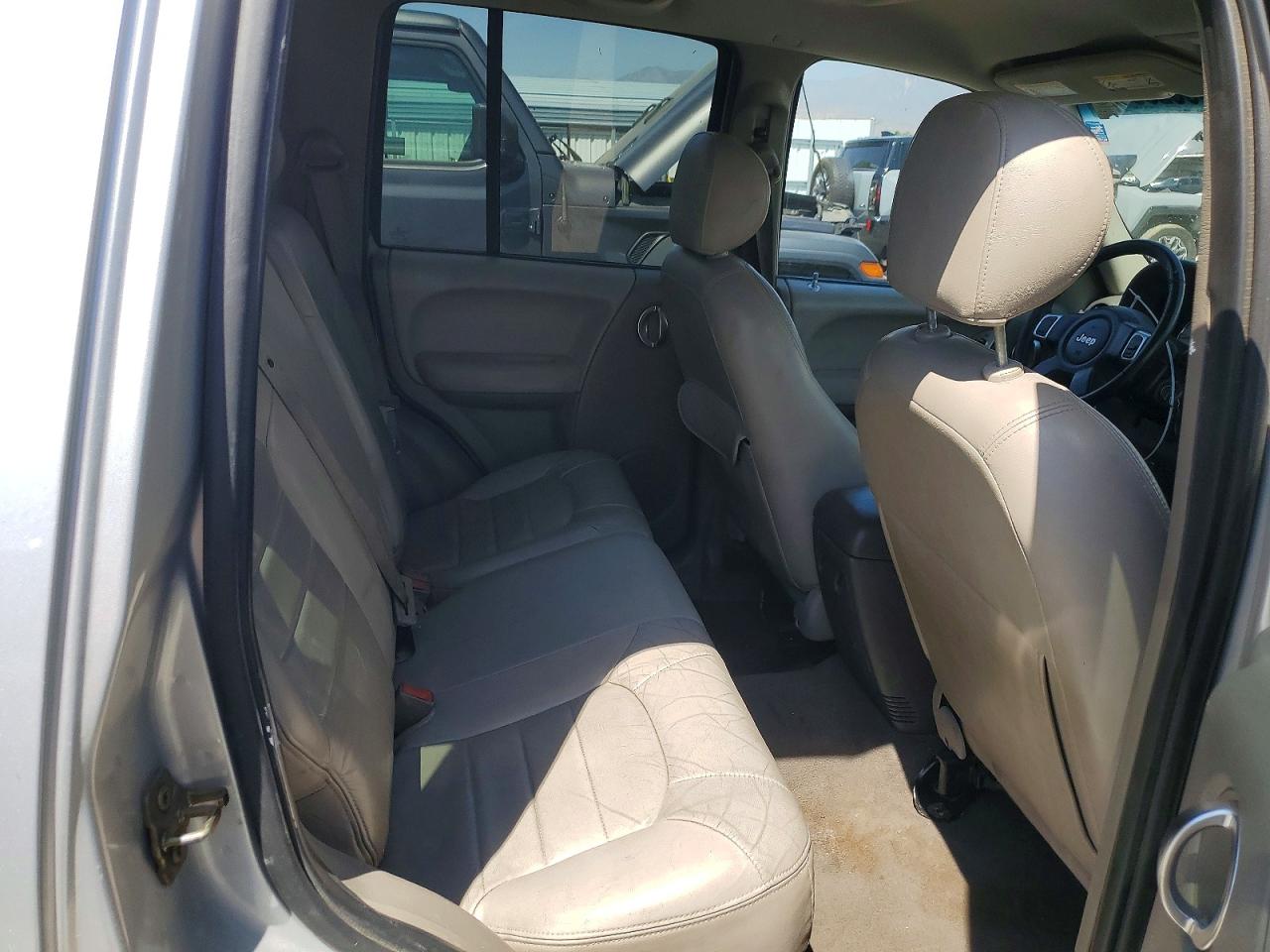 2003 JEEP LIBERTY photo 10