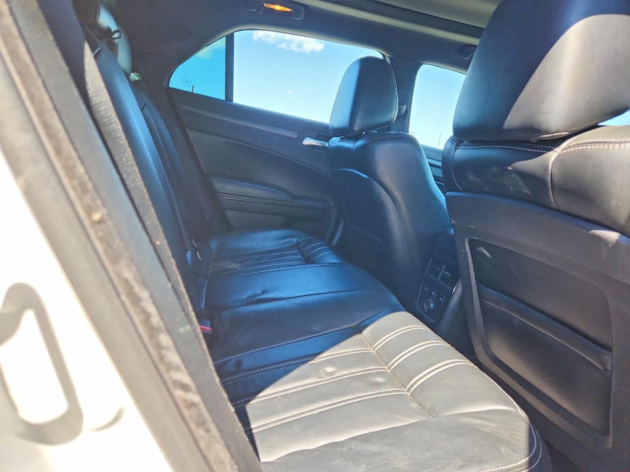 2014 CHRYSLER 300 S photo 19