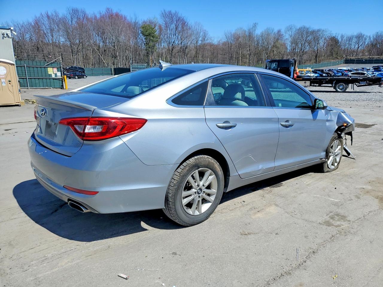 2015 HYUNDAI SONATA SE photo 3