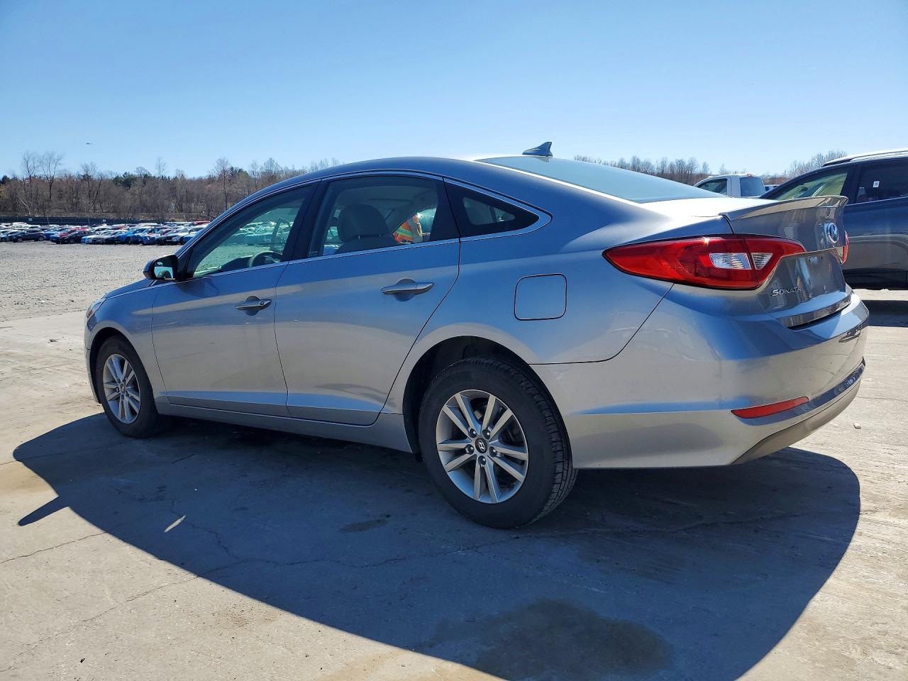 2015 HYUNDAI SONATA SE photo 2