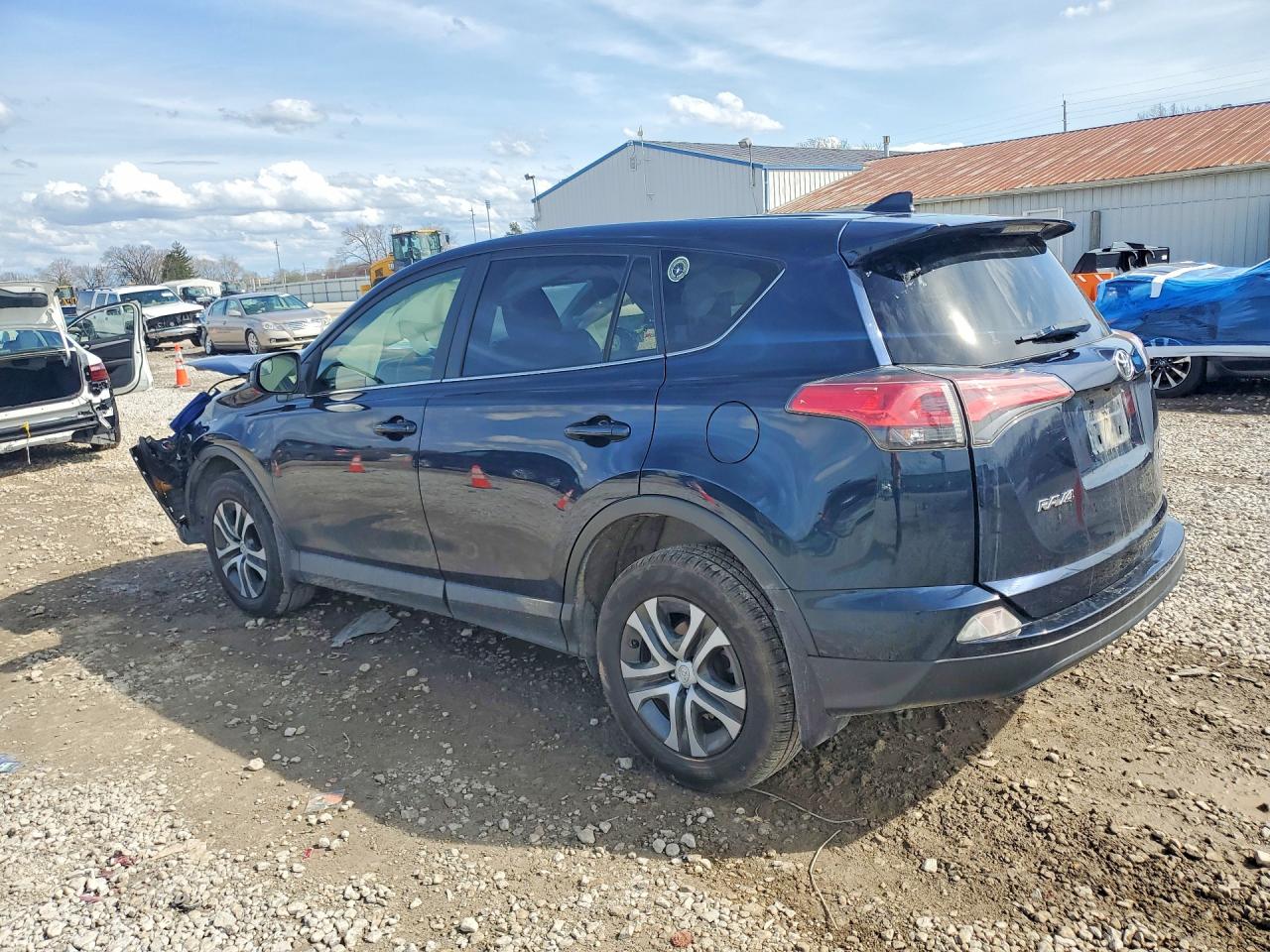 2018 TOYOTA RAV4 LE photo 3