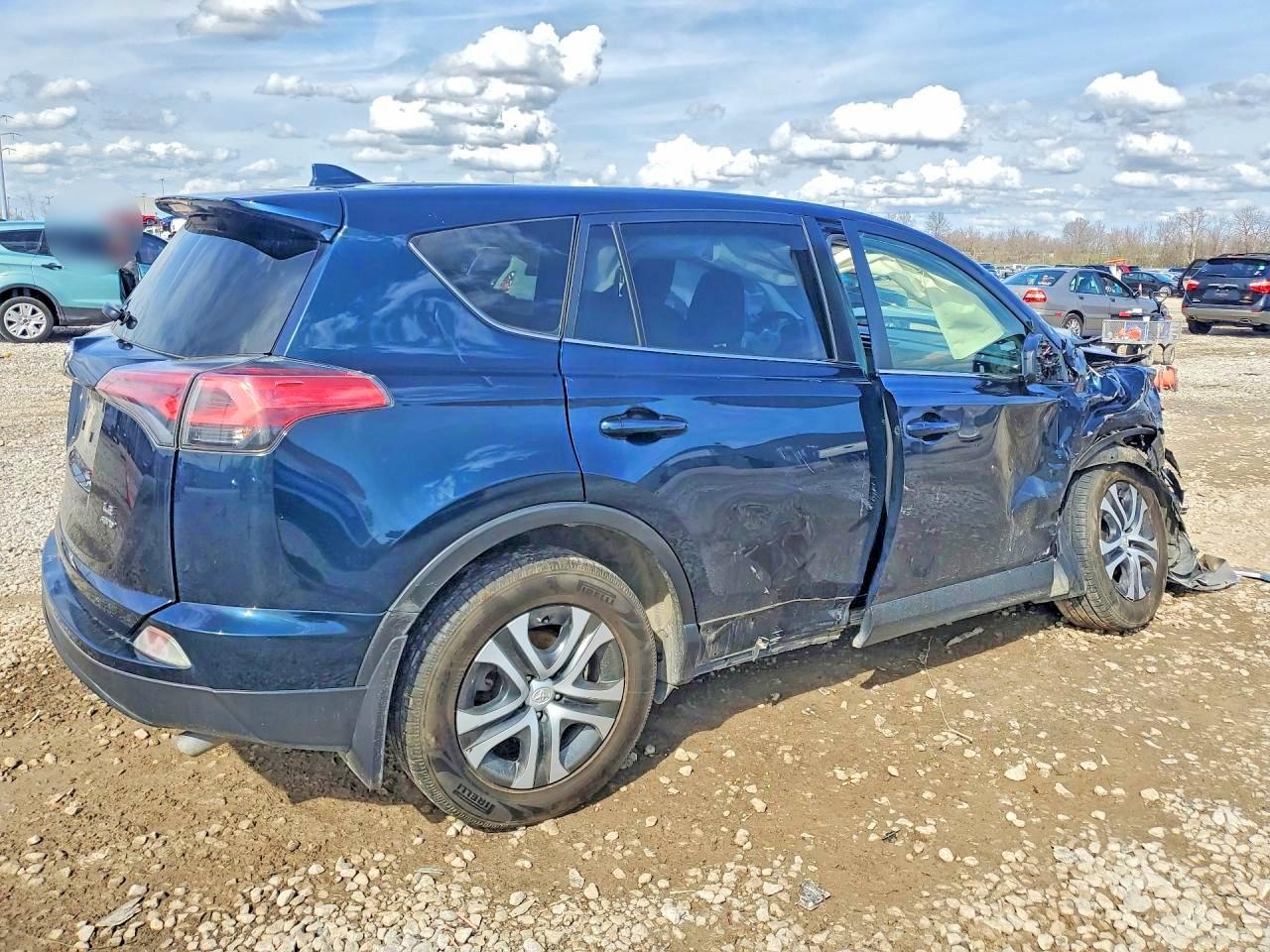 2018 TOYOTA RAV4 LE photo 5