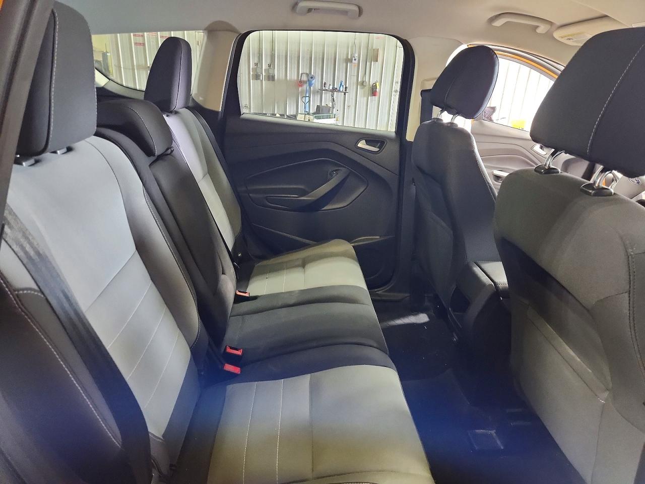 2016 FORD ESCAPE SE photo 31