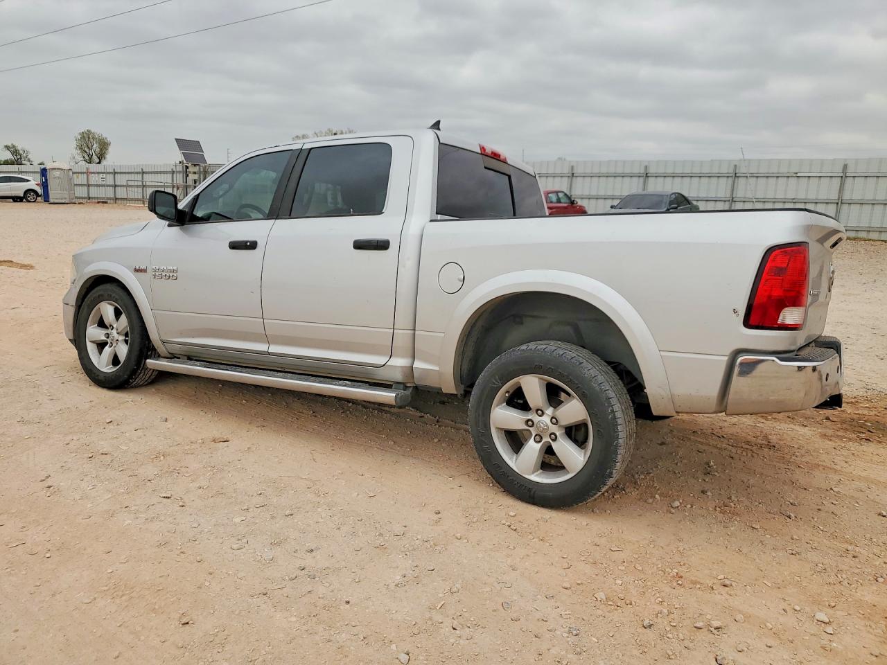 2013 RAM 1500 SLT photo 2
