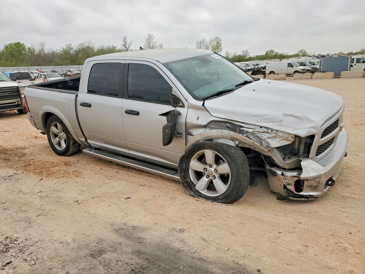 2013 RAM 1500 SLT photo 4