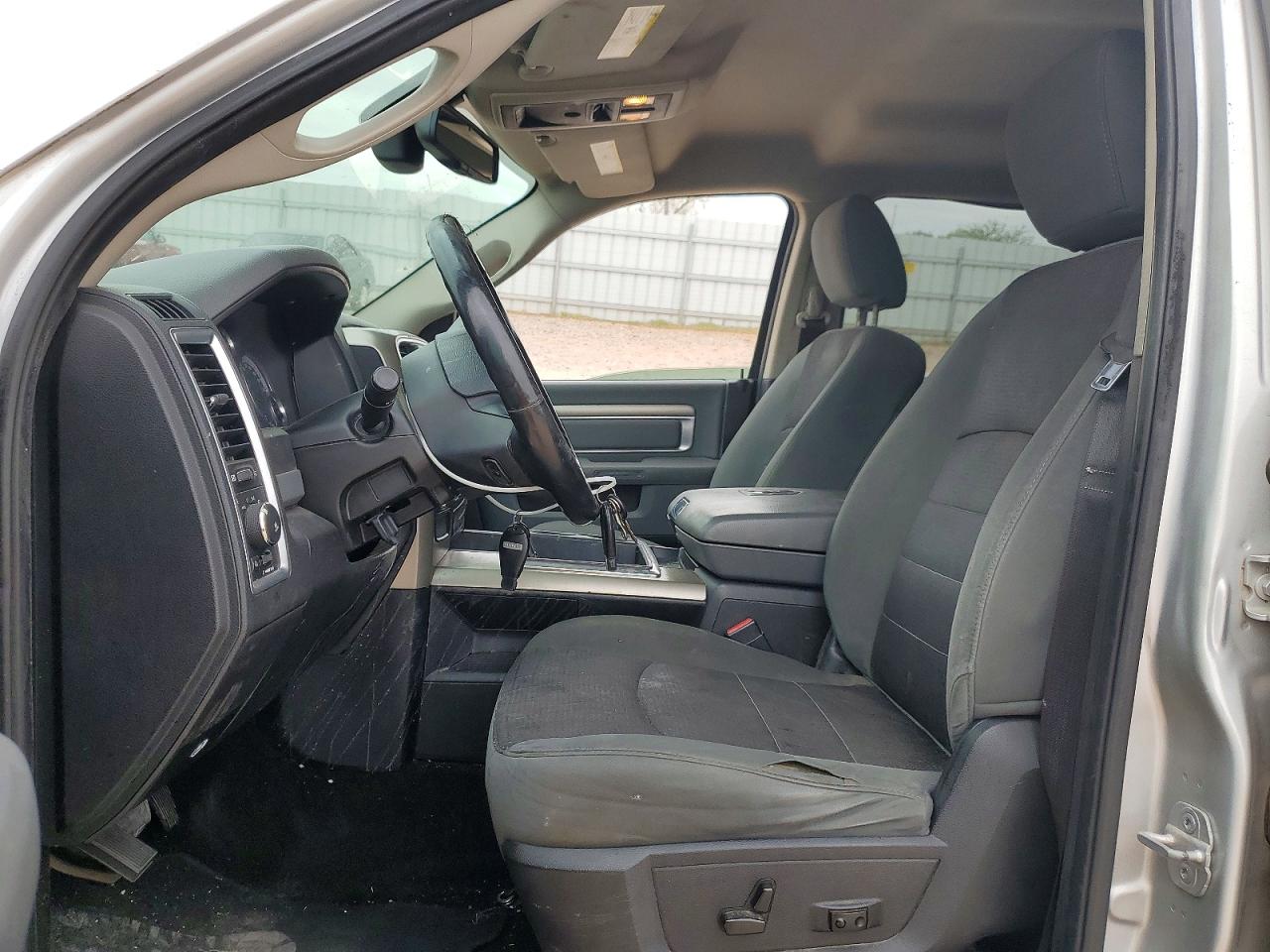 2013 RAM 1500 SLT photo 7