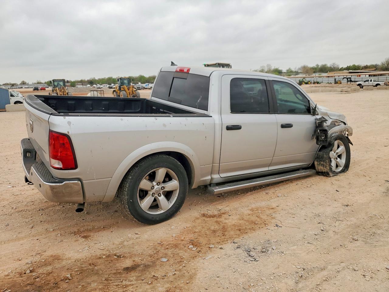 2013 RAM 1500 SLT photo 3