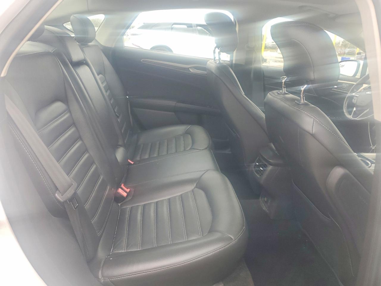 2014 FORD FUSION SE photo 19
