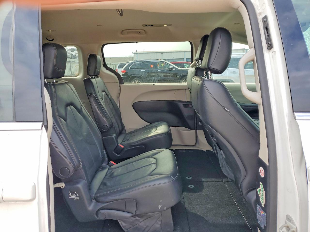2019 CHRYSLER PACIFICA TOURING L photo 21