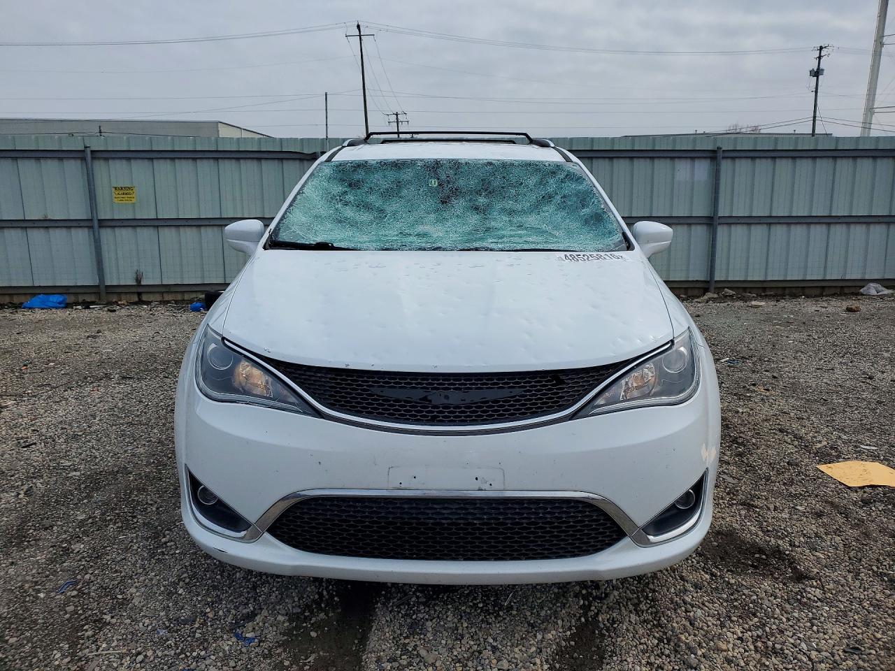 2019 CHRYSLER PACIFICA TOURING L photo 9