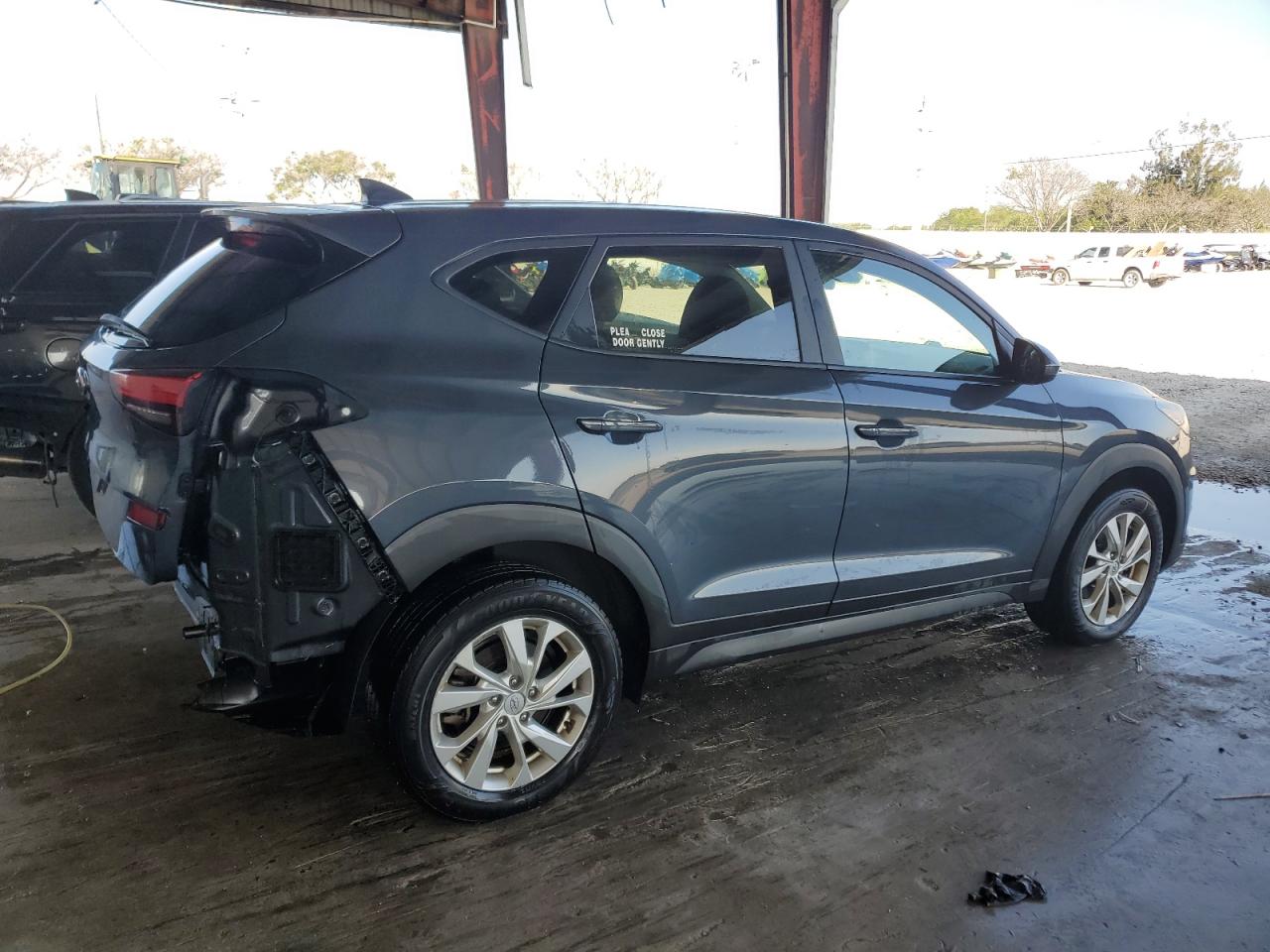 2019 HYUNDAI TUCSON SE photo 3