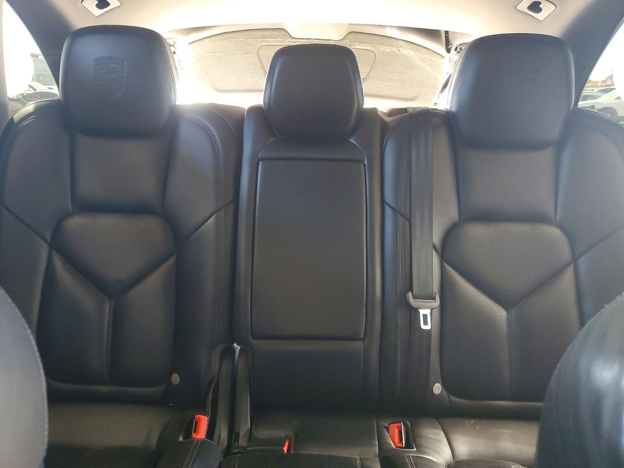 2017 PORSCHE CAYENNE photo 10