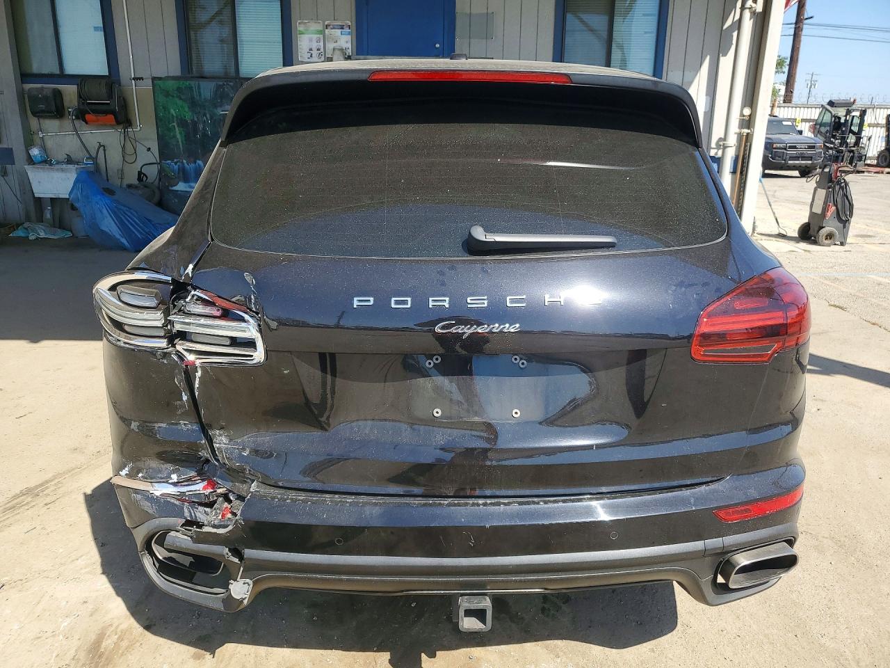 2017 PORSCHE CAYENNE photo 6
