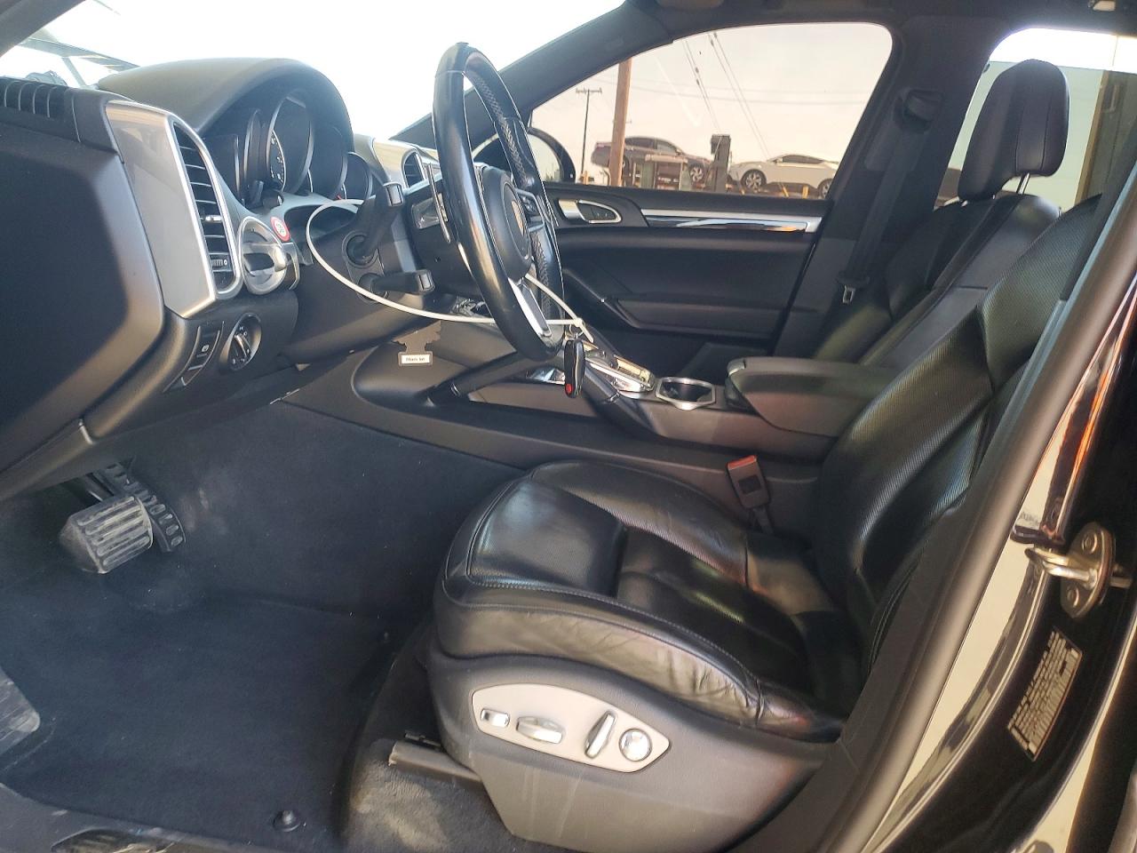 2017 PORSCHE CAYENNE photo 7