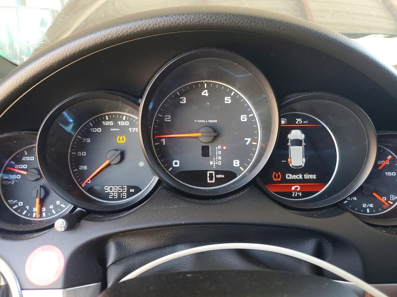 2017 PORSCHE CAYENNE photo 9