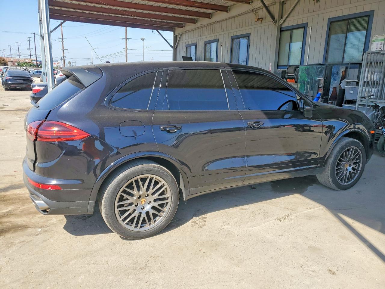 2017 PORSCHE CAYENNE photo 3