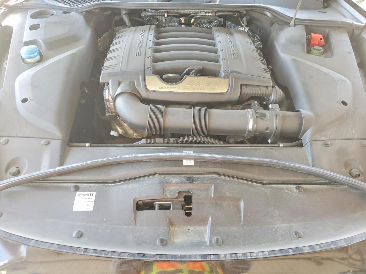 2017 PORSCHE CAYENNE photo 12