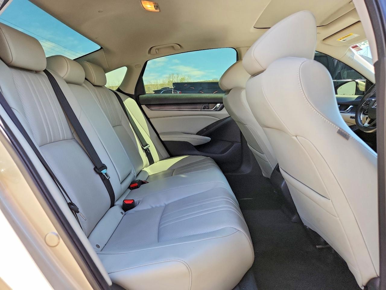 2018 HONDA ACCORD TOURING photo 10