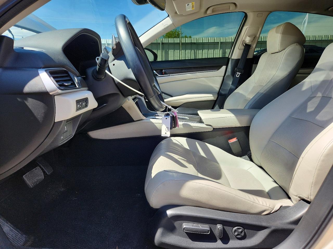 2018 HONDA ACCORD TOURING photo 7