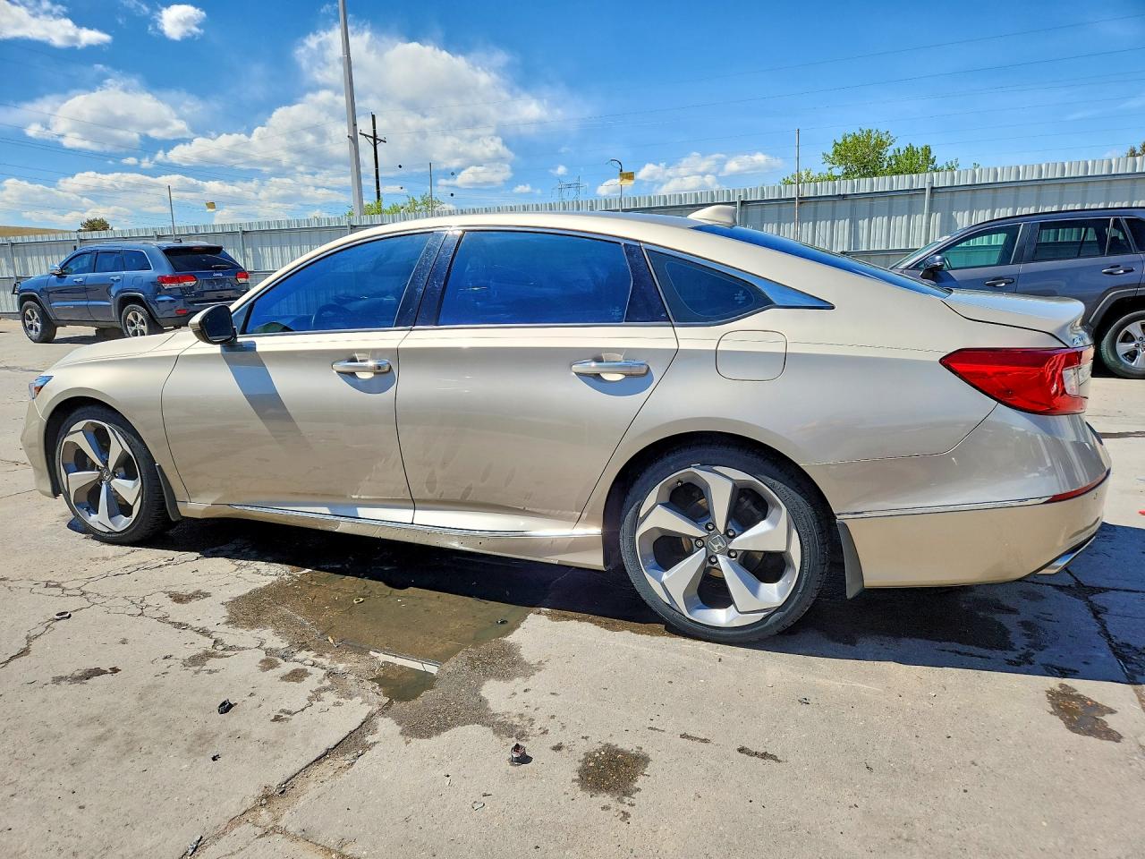 2018 HONDA ACCORD TOURING photo 2