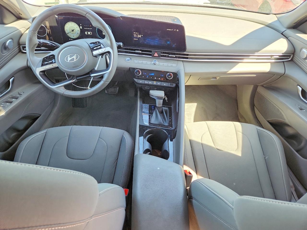 2024 HYUNDAI ELANTRA SEL photo 22