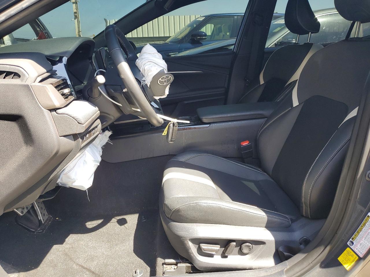2025 TOYOTA CAMRY SE photo 19