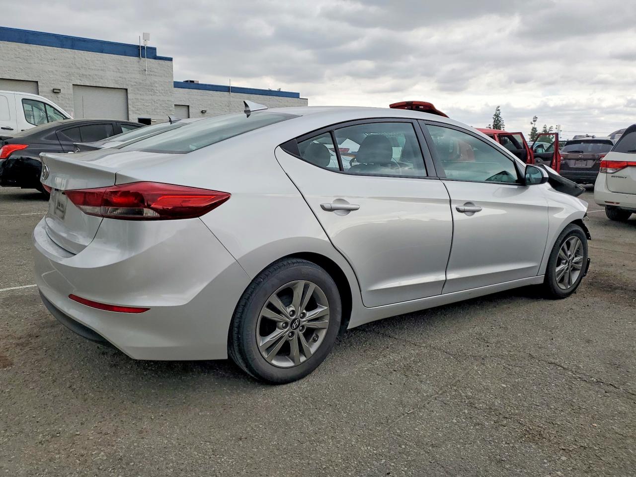 2017 HYUNDAI ELANTRA SE photo 3