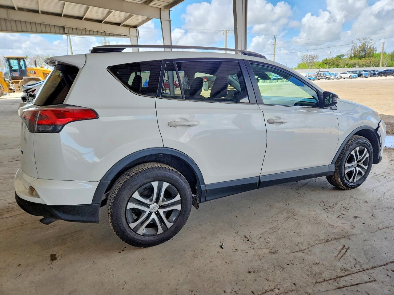 2017 TOYOTA RAV4 LE photo 7