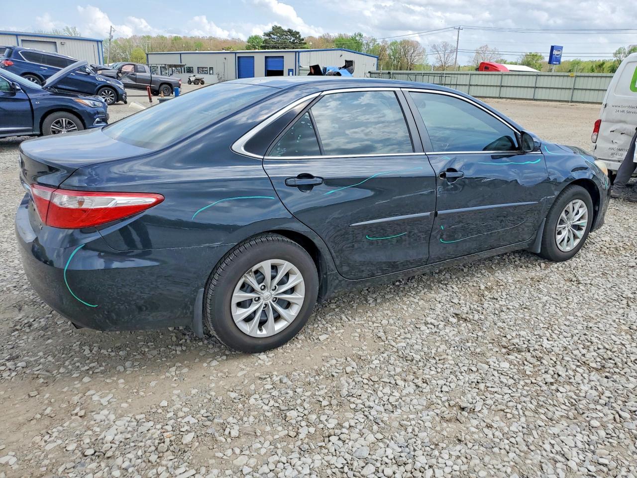 2015 TOYOTA CAMRY LE photo 5