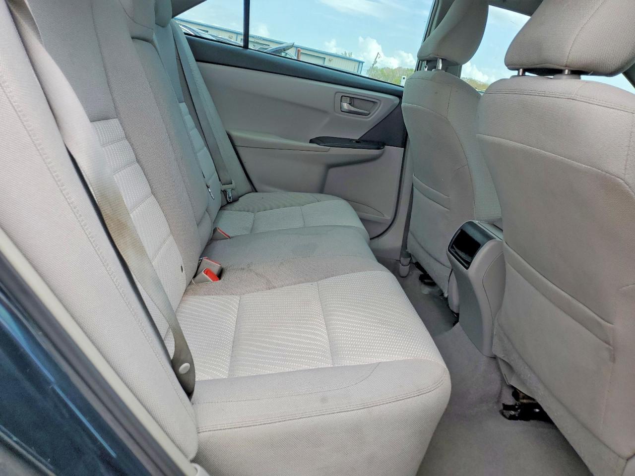 2015 TOYOTA CAMRY LE photo 19