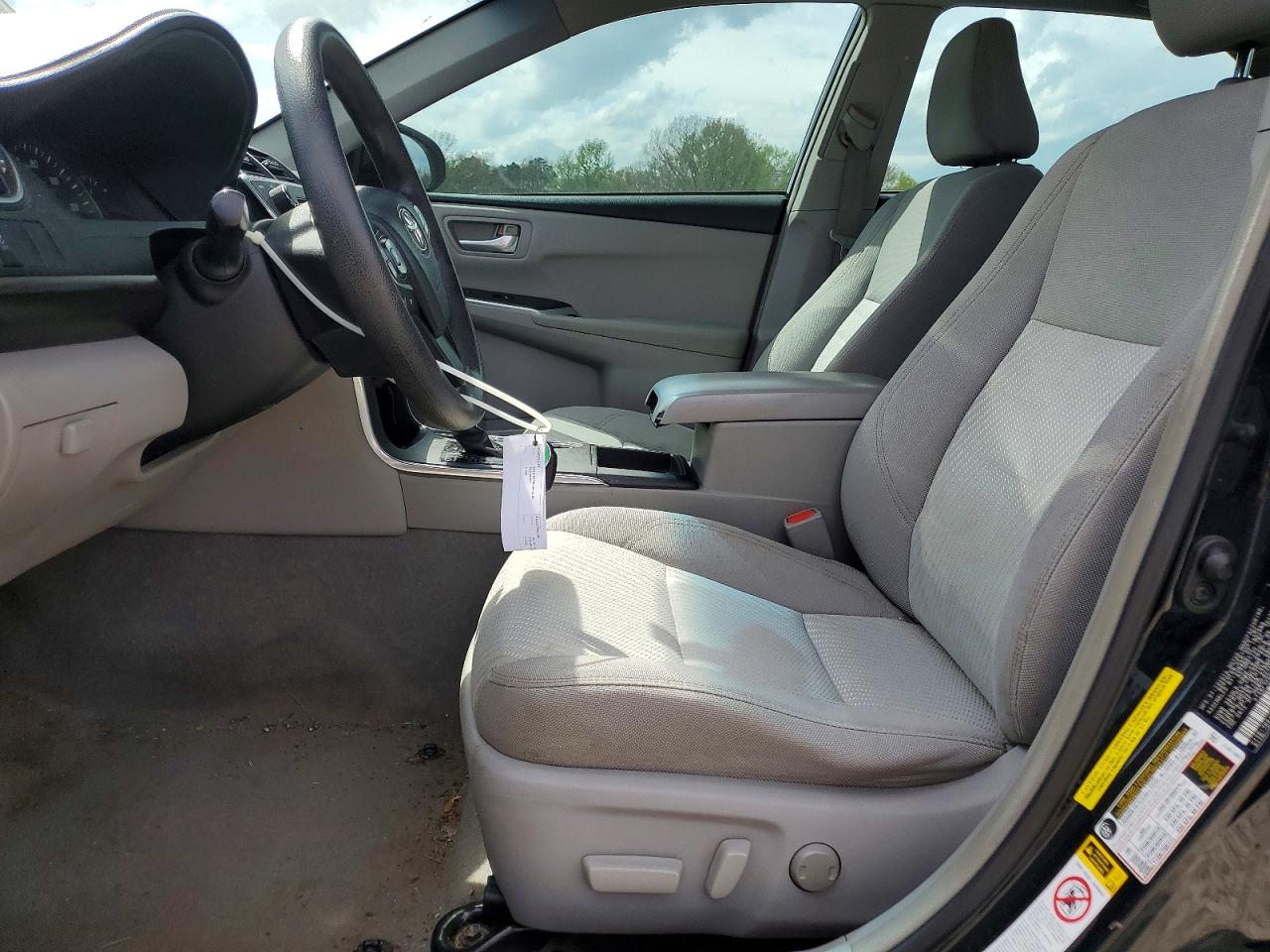 2015 TOYOTA CAMRY LE photo 13