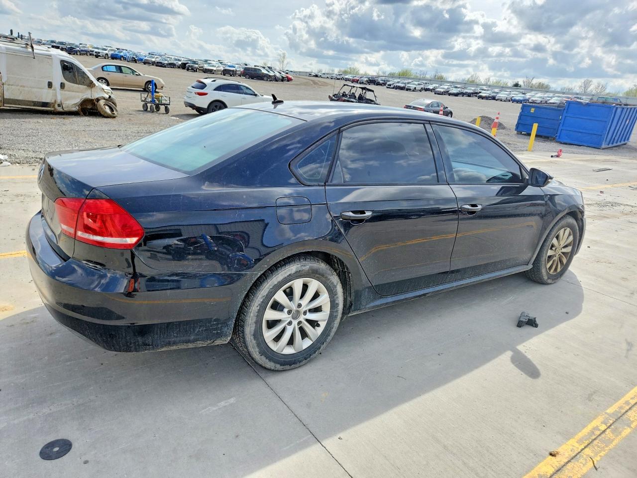 2012 VOLKSWAGEN PASSAT S photo 5