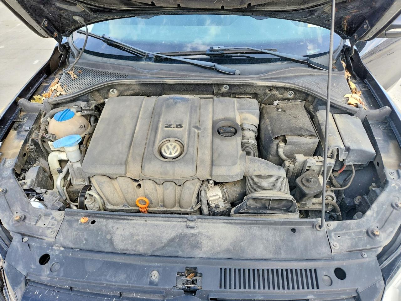 2012 VOLKSWAGEN PASSAT S photo 21