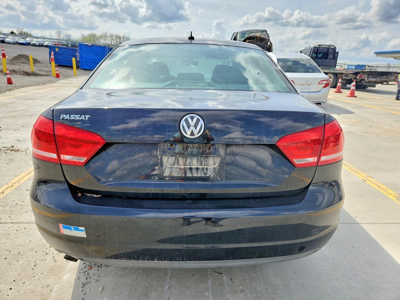 2012 VOLKSWAGEN PASSAT S photo 11