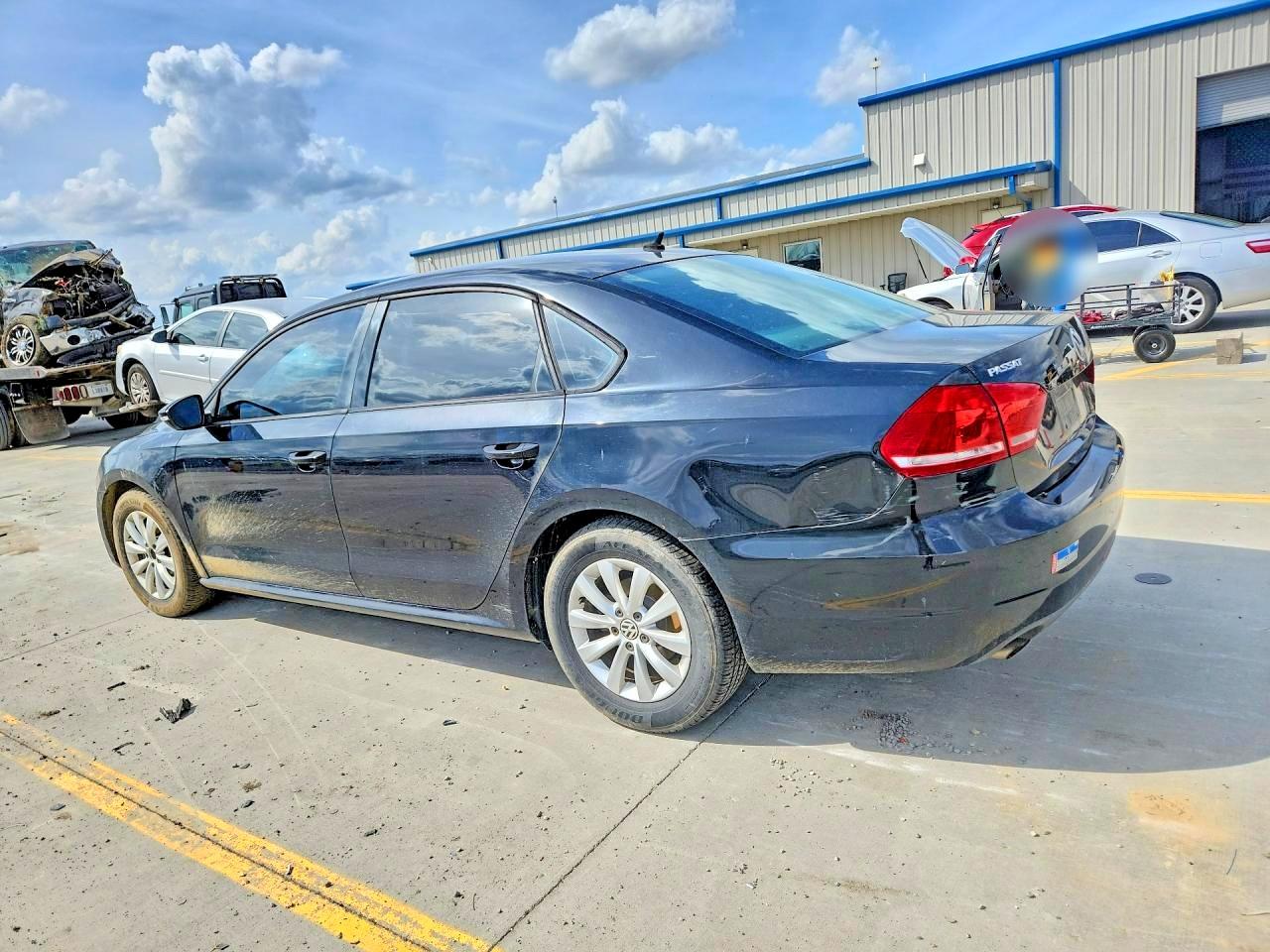 2012 VOLKSWAGEN PASSAT S photo 3