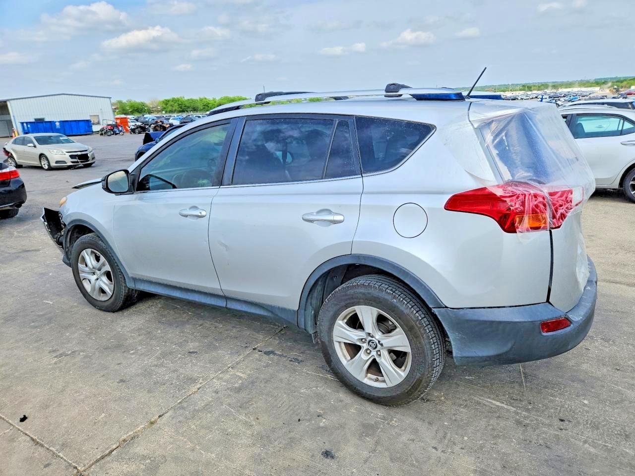 2014 TOYOTA RAV4 LE photo 2
