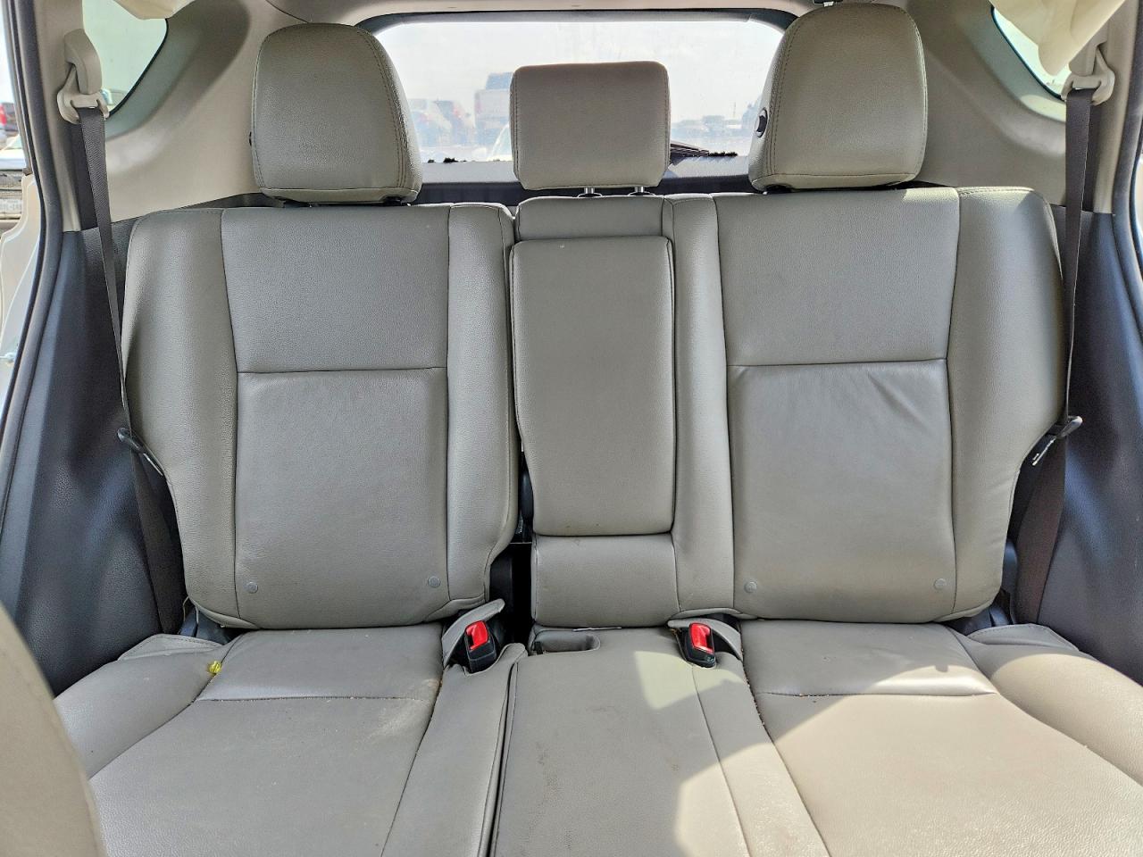 2014 TOYOTA RAV4 LE photo 10