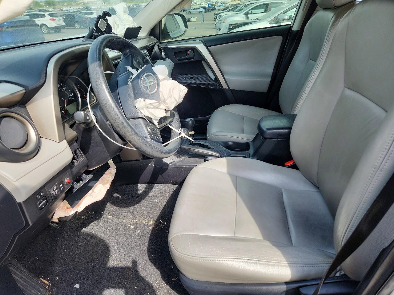 2014 TOYOTA RAV4 LE photo 7