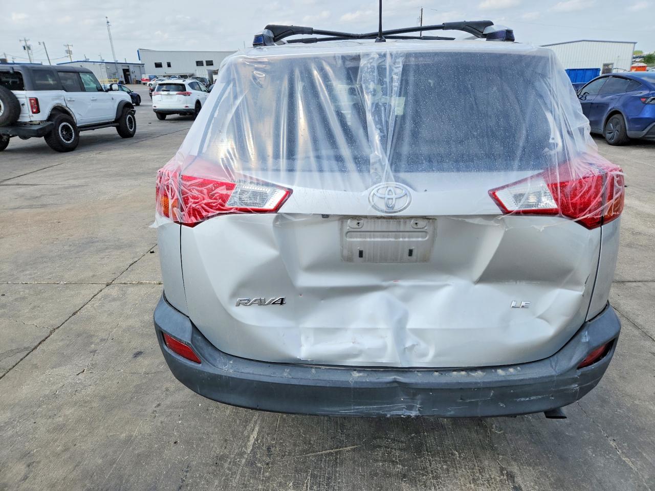 2014 TOYOTA RAV4 LE photo 6