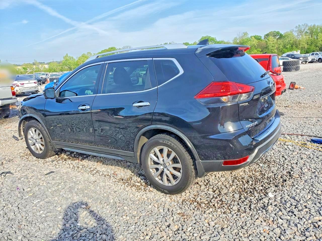 2017 NISSAN ROGUE SV photo 4