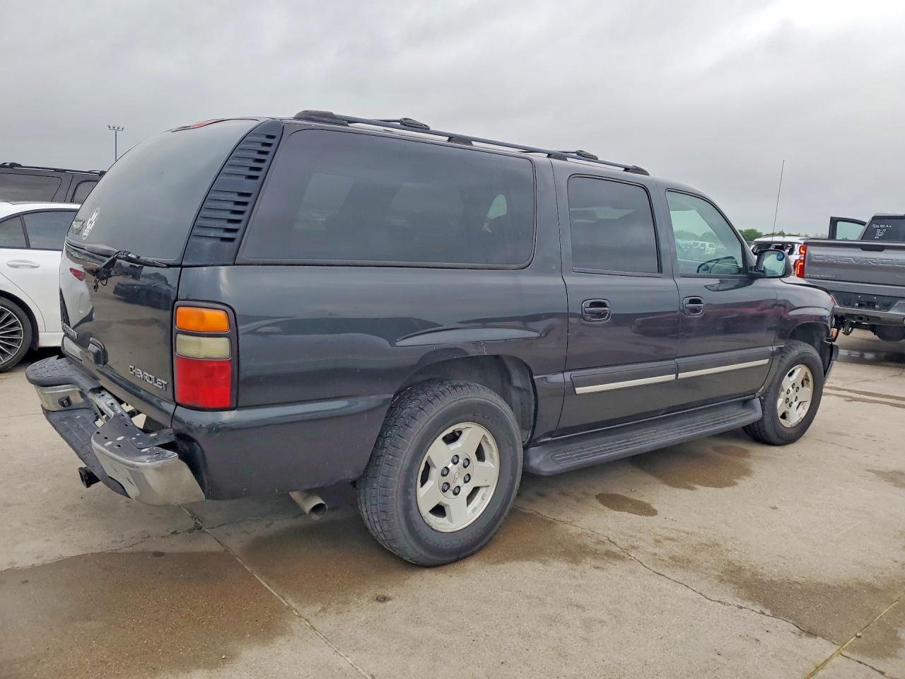 2004 CHEVROLET SUBURBAN C1500 photo 3