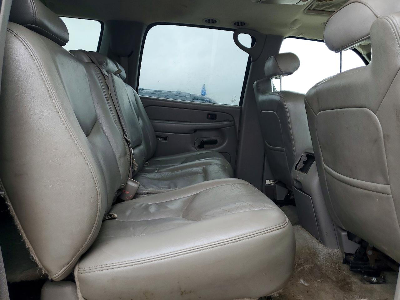 2004 CHEVROLET SUBURBAN C1500 photo 11