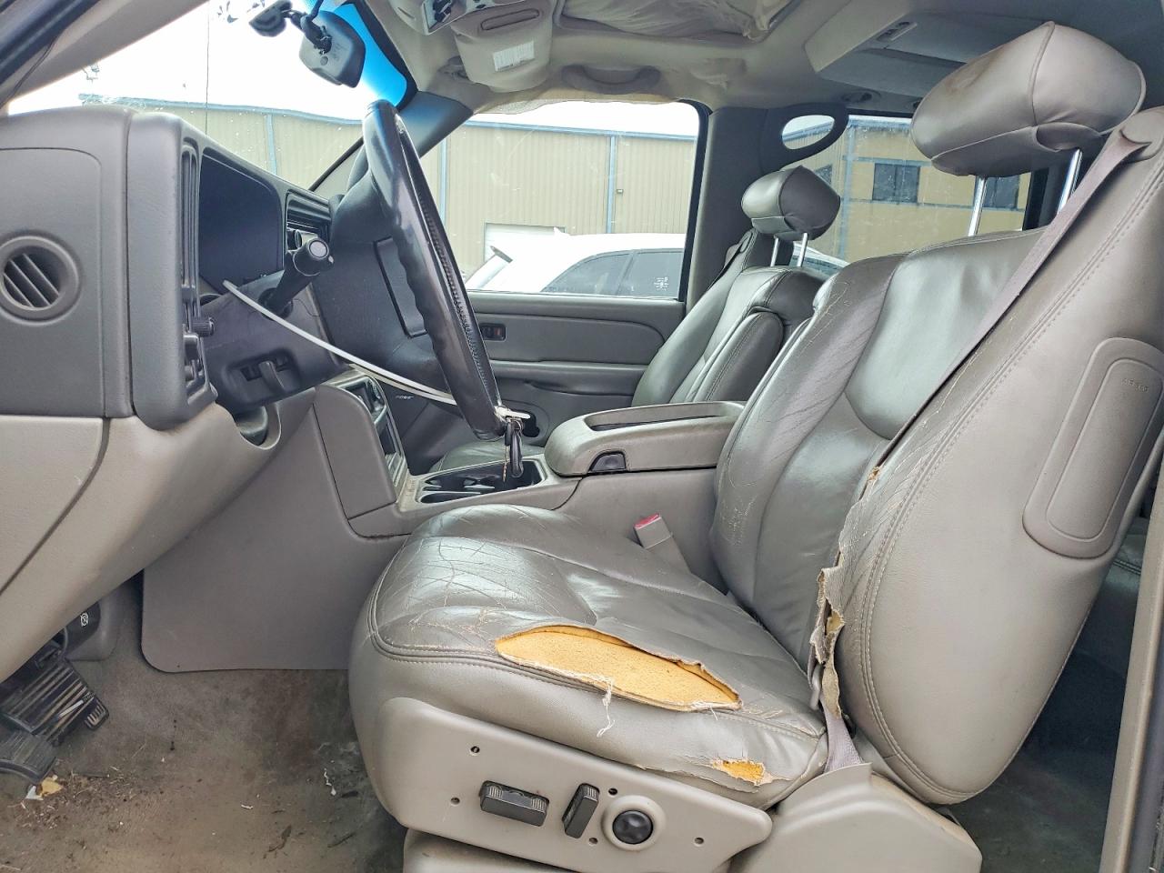 2004 CHEVROLET SUBURBAN C1500 photo 7