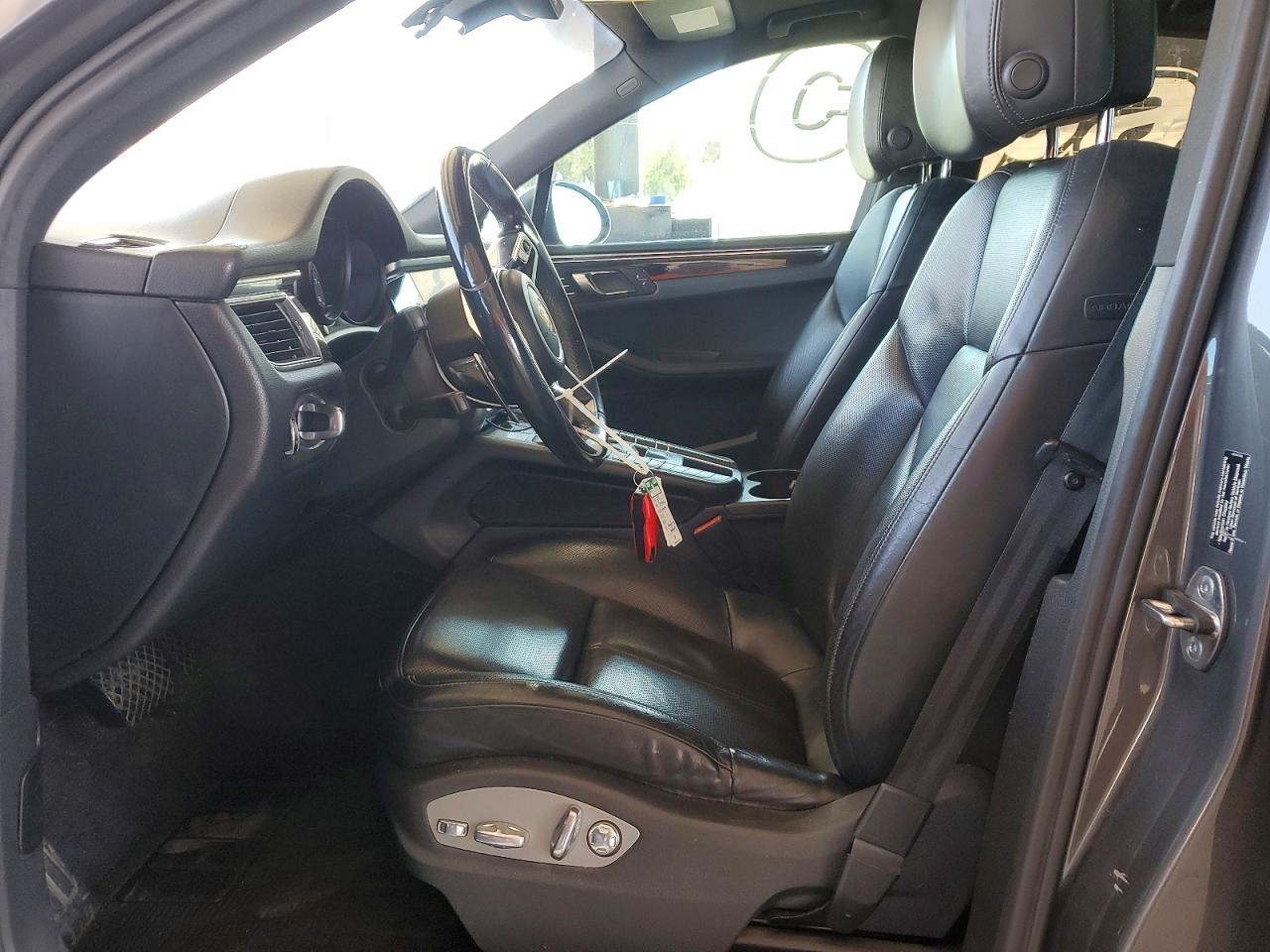 2015 PORSCHE MACAN photo 13