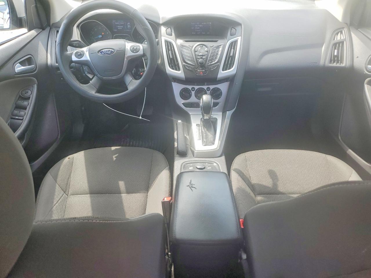 2014 FORD FOCUS SE photo 22