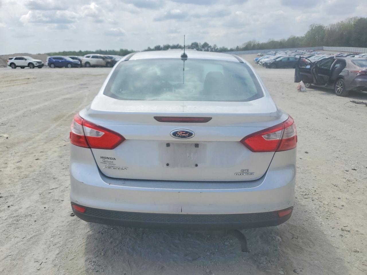 2014 FORD FOCUS SE photo 16