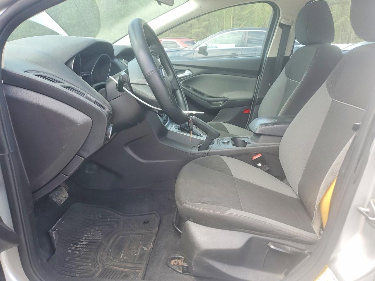 2014 FORD FOCUS SE photo 19