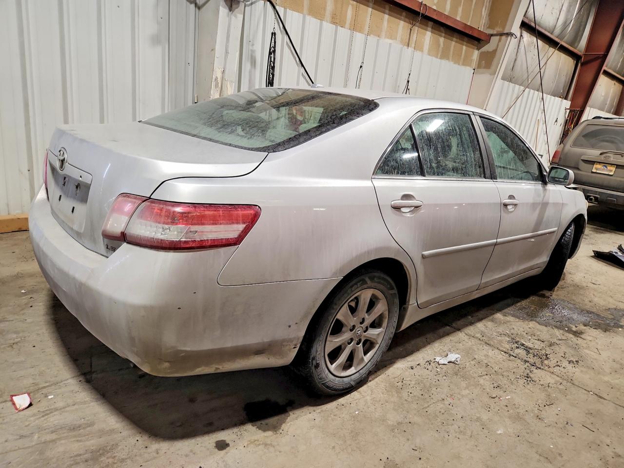 2010 TOYOTA CAMRY LE photo 5