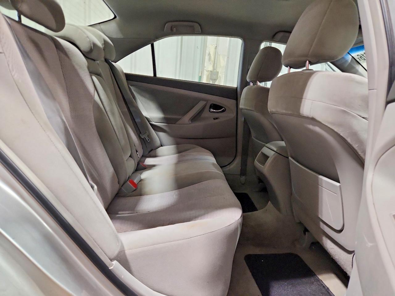2010 TOYOTA CAMRY LE photo 19