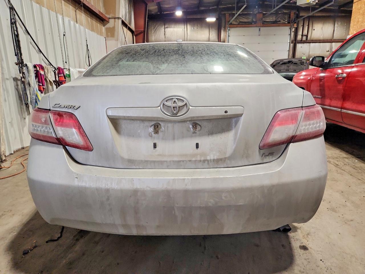 2010 TOYOTA CAMRY LE photo 11